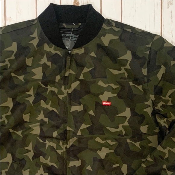 Levi’s Men Camouflage Bomber Jacket - Picture 4 of 4